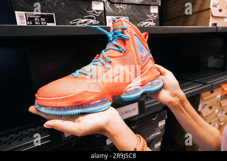 17 août 2022, Antalya, Turquie : vente de chaussures de basket-ball Nike dans un magasin commercial Banque D'Images