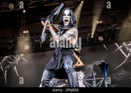 Nergal du groupe de rock polonais Behemoth en concert Banque D'Images