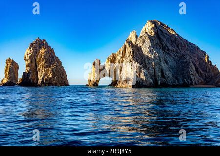 Belle image de l'arche de Cabo San Lucas dans le golfe de Californie reliant la mer de coupures avec l'océan Pacifique à la fin de la terre en Basse Californie Banque D'Images