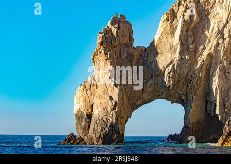 La célèbre arche de Cabo San Lucas dans le golfe de Californie qui joint la mer de coupures avec l'océan Pacifique à la fin de la terre, à Baja Califor Banque D'Images