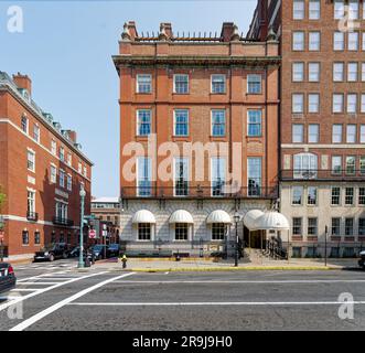 Le bar et restaurant Cheers, attraction touristique de Boston, possède une réplique du site. Les étages supérieurs, ancien manoir, sont désormais un lieu de mariage et d'événement. Banque D'Images