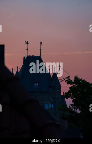 Vieille porte de la ville de Xanten à la lumière du coucher du soleil Banque D'Images