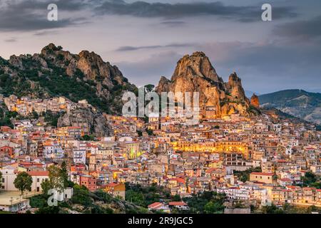 Gagliano Castelferrato, Sicile, Italie au crépuscule. Banque D'Images