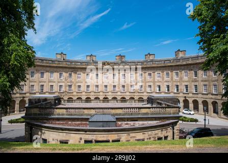 Buxton Crescent - bâtiment d'importance architecturale dans la ville de Buxton, dans le district de Derbyshire Peak, Angleterre, Royaume-Uni. Banque D'Images