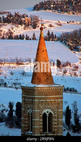 Il campanile della chiesa di San Francesco in inverno Banque D'Images