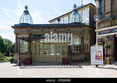 Entrée au Conservatoire botanique, qui fait partie des jardins Pavilion dans la ville thermale de Buxton dans le Peak District, Angleterre Royaume-Uni. Banque D'Images