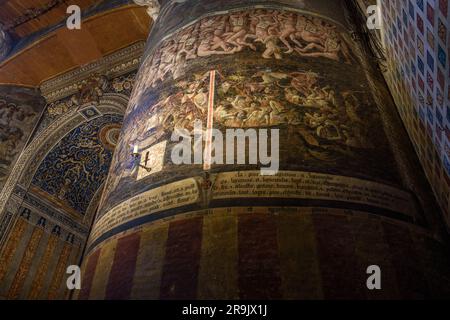 Cathédrale Sainte-Cécile d'Albi, construite dans le style gothique sud-français, l'intérieur, une peinture du jugement dernier, une fresque de 15th siècle. Banque D'Images