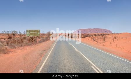 Territoire du Nord, Australie ; 28 juin 2023 - conduite au milieu de l'Australie. Banque D'Images