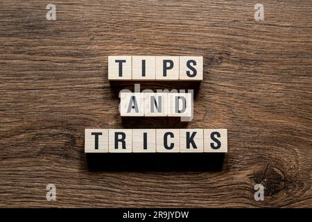 Conseils et astuces - concept de mot sur les blocs de construction, le texte, les lettres Banque D'Images