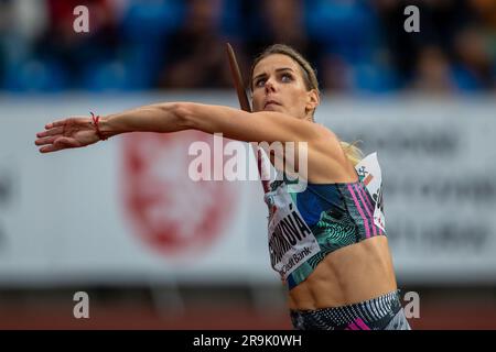 Ostrava, République tchèque. 27th juin 2023. L'athlète Nikola Ogrodnikova de République tchèque participe au lancement du javelin lors de l'épreuve annuelle d'athlétisme 63rd de Spike Ostrava, dans le cadre des rencontres du défi mondial de l'IAAF, à Ostrava, en République tchèque, sur 27 juin 2023. Crédit : Vladimir Prycek/CTK photo/Alay Live News Banque D'Images