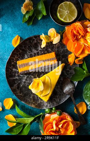 Beignets de légumes crus à la mangue, à l'ananas, à l'argousier et aux noix Banque D'Images