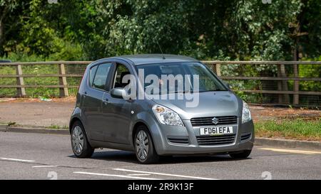 Milton Keynes, Royaume-Uni - 23 juin 2023 : 2012 SUZUKI SPLASH car sur une route anglaise Banque D'Images