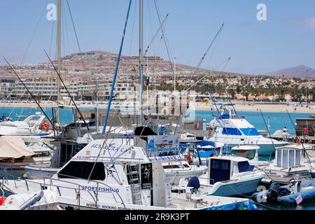 Yachts et embarcation de plaisance à Castillo Caleta de Fuste Fuerteventura îles Canaries Espagne Banque D'Images