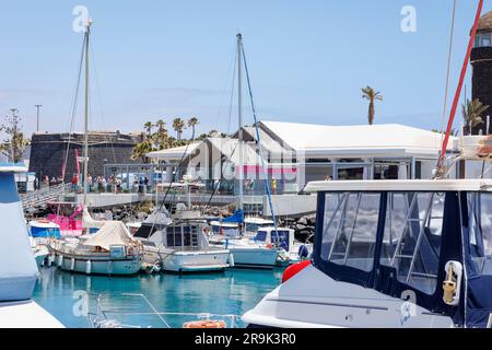 Yachts et embarcation de plaisance à Castillo Caleta de Fuste Fuerteventura îles Canaries Espagne Banque D'Images