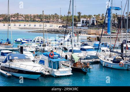 Yachts et embarcation de plaisance à Castillo Caleta de Fuste Fuerteventura îles Canaries Espagne Banque D'Images