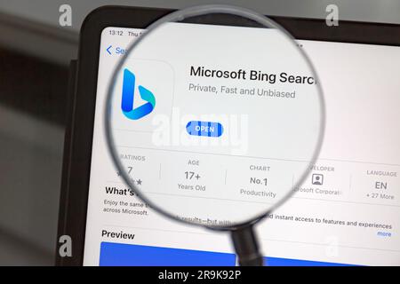 Ostersund, Suède - 16 février 2023: Microsoft Bing app sur un ipad Microsoft Bing est un moteur de recherche Web détenu et exploité par Microsoft. Banque D'Images