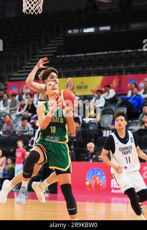 27th juin 2023 ; The Quaycenter, Sydney Olympic Park, Sydney, Nouvelle-Galles du Sud, Australie: Coupe de l'Asie FIBA Womens 2023, Groupe B, Taipei chinois contre Australie; Alice Kunek d'Australie s'entête dans le panier Banque D'Images