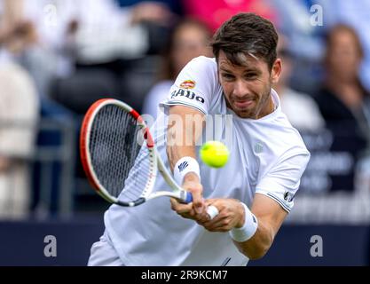 Cameron Norrie en action pendant son ATP EXHO singles match contre Frances Tiafoe le premier jour de la Giorgio Armani tennis Classic au Hurlingham Club, Londres. Date de la photo: Mardi 27 juin 2023. Banque D'Images