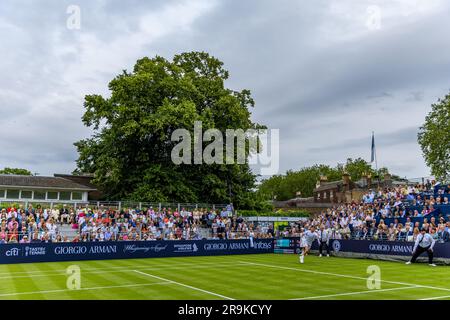 Cameron Norrie en action pendant son ATP EXHO singles match contre Frances Tiafoe le premier jour de la Giorgio Armani tennis Classic au Hurlingham Club, Londres. Date de la photo: Mardi 27 juin 2023. Banque D'Images