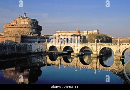 Castel Sant' Angelo et le Ponte Vittorio Emanuele II, Roma, Italie Banque D'Images