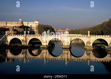 Castel Sant' Angelo et le Ponte Vittorio Emanuele II, Roma, Italie Banque D'Images