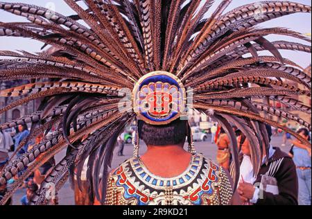 Guérisseurs indiens tribaux sur le Zocalo à Mexico, Mexique Banque D'Images