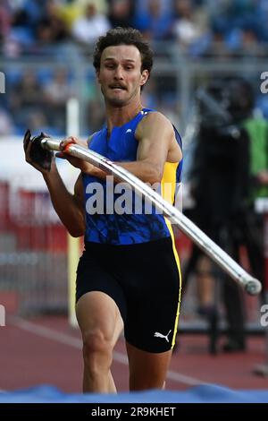 Ostrava, République tchèque. 27th juin 2023. AthleeKurtis Marschall, originaire d'Australie, est en compétition dans le saut à la perche des hommes lors de l'épreuve annuelle d'athlétisme Golden Spike Ostrava 63rd, dans le cadre des rencontres du défi mondial de l'IAAF, à Ostrava, en République tchèque, sur 27 juin 2023. Crédit: Jaroslav Ozana/CTK photo/Alay Live News Banque D'Images