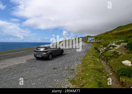 Route côtière sur l'île d'Achill, comté de Mayo, Irlande Banque D'Images