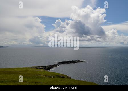 Île d'Achill, comté de Mayo, Irlande. Vue sur Clare Island. Banque D'Images