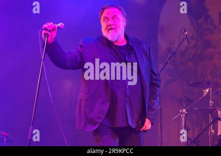 Bologne, Italie. 27th juin 2023. Russell Crowe, acteur néo-zélandais, de concert avec son groupe lors de la tournée « Indoor Garden Party ». Le produit du concert sera versé à la charité pour les gens d'Émilie-Romagne touchés par l'inondation - Bologna 27 juin 2023 - photo Michele Nucci crédit: Live Media Publishing Group/Alamy Live News Banque D'Images