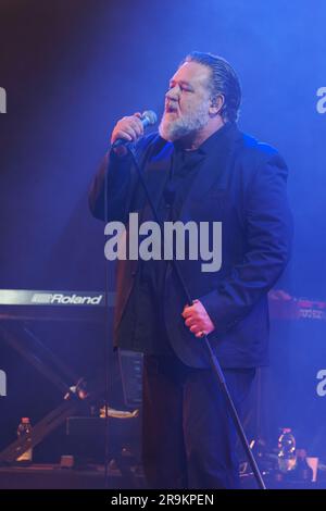 Bologne, Italie. 27th juin 2023. Russell Crowe, acteur néo-zélandais, de concert avec son groupe lors de la tournée « Indoor Garden Party ». Le produit du concert sera versé à la charité pour les gens d'Émilie-Romagne touchés par l'inondation - Bologna 27 juin 2023 - photo Michele Nucci crédit: Live Media Publishing Group/Alamy Live News Banque D'Images