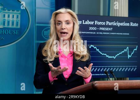 Washington, Vereinigte Staaten. 27th juin 2023. Le directeur du Conseil économique national, Lael Brainard, prend la parole lors d'une conférence de presse à la Maison Blanche à Washington sur 27 juin 2023. Credit: Yuri Gripas/Pool via CNP/dpa/Alay Live News Banque D'Images