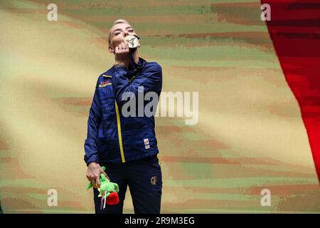 Cracovie, Pologne. 27th juin 2023. SZOCS Bernadette Cynt, de Roumanie, reçoit sa médaille d'or lors de la cérémonie de remise des médailles dans les finales individuelles de tennis de table des femmes lors des Jeux européens de 3rd dans l'arène Hutnik à Cracovie, en Pologne, sur 27 juin 2023. (Photo par Dominika Zarzycka/Sipa USA) crédit: SIPA USA/Alay Live News Banque D'Images