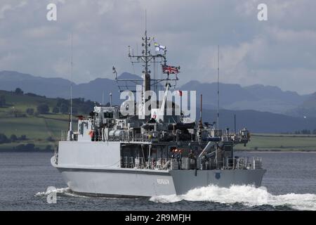 UNI Cherkasy (M311), chasseur de mines de la classe Sandown exploité par la marine ukrainienne, passant Greenock sur le Firth de Clyde. Le navire participe à l'exercice Sea Breeze 23-1 (nommé Alba Breeze en reconnaissance de la nation hôte temporaire), un exercice militaire multinational qui a lieu cette année en Écosse, au lieu de la nation hôte habituelle de l'Ukraine. Ce navire avait servi avec la Royal Navy du Royaume-Uni en tant que HMS Shoreham (M112), jusqu'à ce qu'elle soit désaffectée en 2022, puis transférée à la Marine ukrainienne plus tôt cette année. C'est son premier exercice naval entre les mains de ses nouveaux propriétaires. Banque D'Images