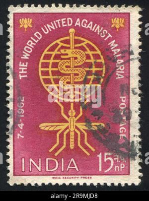 INDE - VERS 1962: Timbre imprimé par l'Inde, montre l'emblème de l'éradication du paludisme, vers 1962 Banque D'Images
