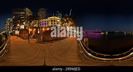 Vue panoramique à 360° de Panorama à 360° de Customs House, Brisbane River et le Story Bridge la nuit