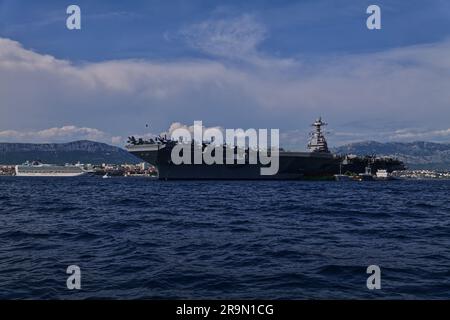 Le USS Gerald R. Ford est le navire chef de file de sa classe de porte-avions de la Marine des États-Unis à Split, en Croatie, en 27 juin 2023. (CTK photo/Fojtik Filip) Banque D'Images