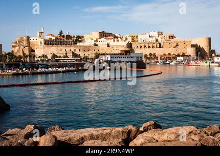 Melilla la Vieja Old Melillais le nom d'une grande forteresse qui se dresse immédiatement au nord du port de Melilla. Est un Cit autonome espagnol Banque D'Images