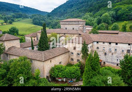 Le complexe du Monument historique de Quejana. Palais Ayala. Vue d'ensemble. Situé dans un couvent, une église et une chapelle. Pays basque, Espagne Banque D'Images