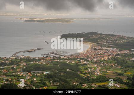 Vue d'Un Pobra do Caramiñal depuis le point de vue d'Un Curota, Galice Banque D'Images