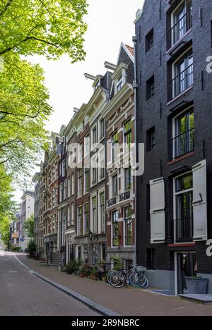 Une rue typique d'Amsterdam, pays-Bas. Banque D'Images