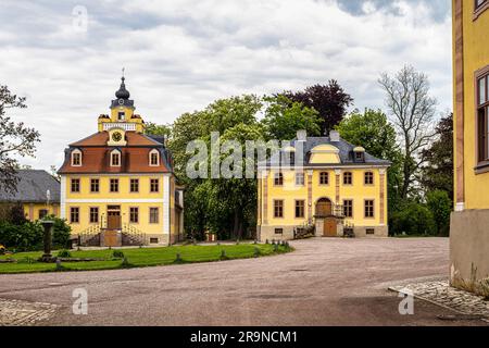 Le château du Belvédère près de Weimar la Thuringe Allemagne est une élégante résidence d'été datant du 18th siècle. Vue depuis le parc du château. Banque D'Images