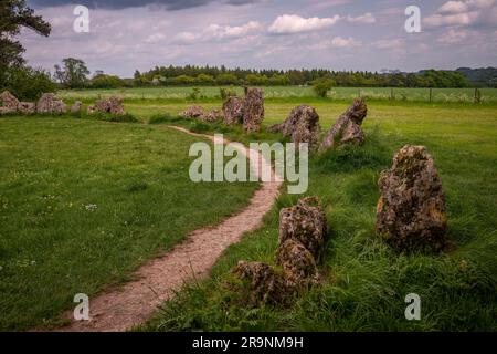 Le cercle de pierres King's Men Bronze Age, qui fait partie des pierres de Rollright à la frontière de Warwickshire et Oxfordshire, Royaume-Uni Banque D'Images