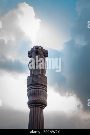 19 octobre 2022, Dehradun, Uttarakhand, Inde. Une réplique d'Asoka Stambha au terrain de Parade. Banque D'Images