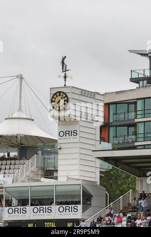 The Lords clock Tower during the LV= Insurance Ashes Test Series second Test Day 1 England v Australia at Lords, Londres, Royaume-Uni, 28th juin 2023 (photo de Mark Cosgrove/News Images) Banque D'Images