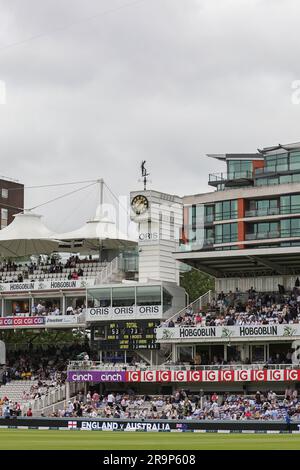 The Lords clock Tower pendant le LV= Insurance Ashes Test Series deuxième jour de test 1 Angleterre v Australie à Lords, Londres, Royaume-Uni. 28th juin 2023. (Photo de Mark Cosgrove/News Images) à Londres, Royaume-Uni, le 6/28/2023. (Photo de Mark Cosgrove/News Images/Sipa USA) crédit: SIPA USA/Alay Live News Banque D'Images