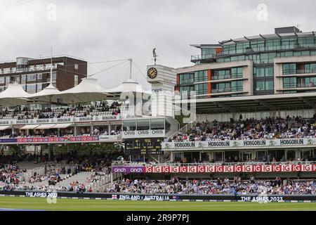 The Lords clock Tower during the LV= Insurance Ashes Test Series second Test Day 1 England v Australia at Lords, Londres, Royaume-Uni, 28th juin 2023 (photo de Mark Cosgrove/News Images) Banque D'Images