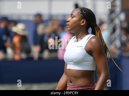 Coco Gauff (Cari Dionne Gauff - Etats-Unis) sur les terrains de pratique avant de jouer le deuxième jour de l'internationale Rothesay, à Devonshire Park, Eastbo Banque D'Images