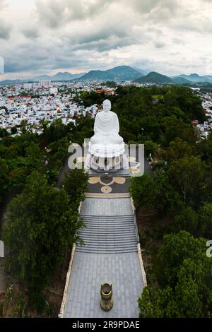 6 juin 2023 : Pagode de long fils, qui abrite la plus grande statue de Bouddha de la ville de Nha Trang, province de Khanh Hoa, Vietnam Banque D'Images