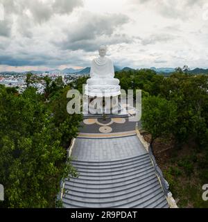 6 juin 2023 : Pagode de long fils, qui abrite la plus grande statue de Bouddha de la ville de Nha Trang, province de Khanh Hoa, Vietnam Banque D'Images